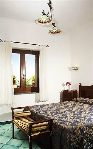 モンテ ソラーロ ベッド ＆ ブレックファースト アナカプリ